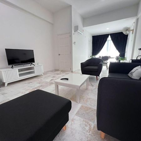 Lui Lui Comfy Condo In Great Location Kuah Extérieur photo