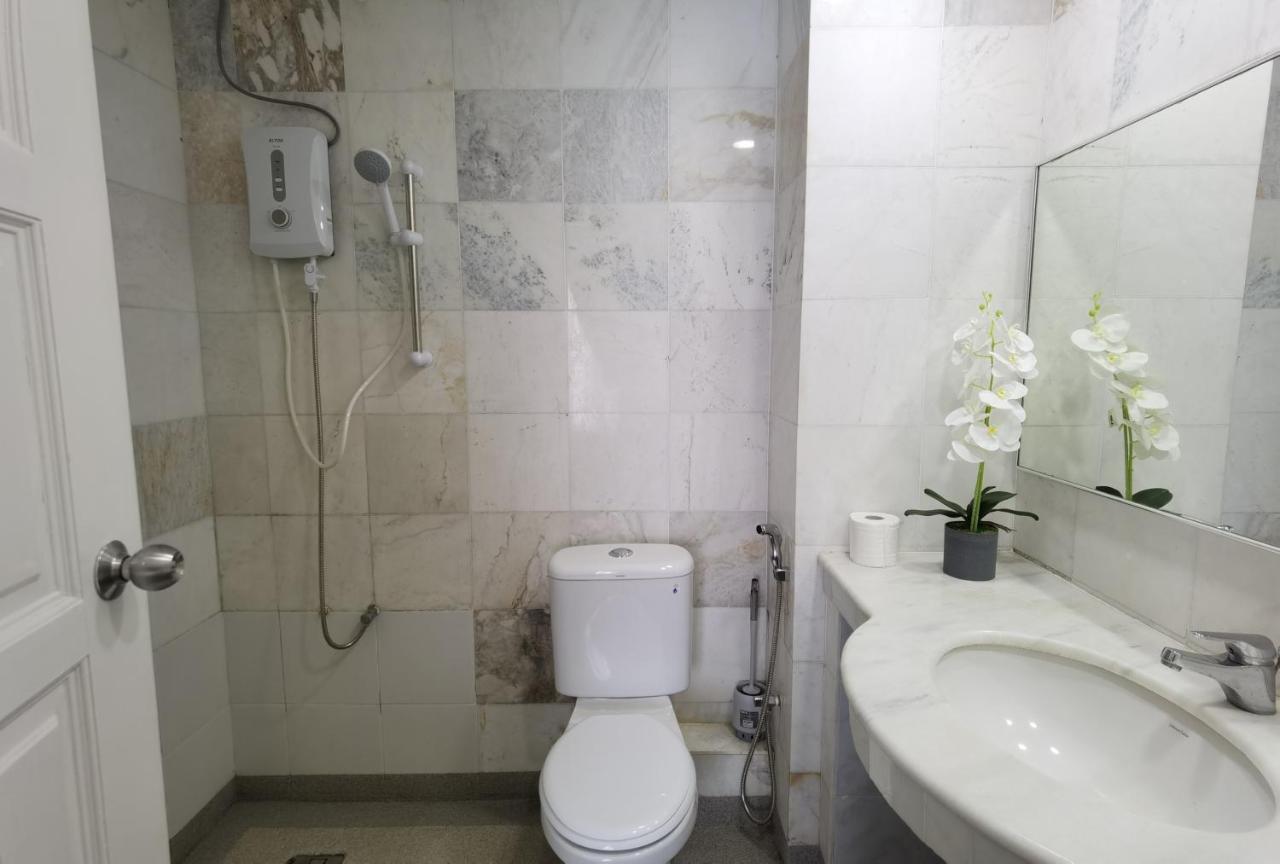 Lui Lui Comfy Condo In Great Location Kuah Extérieur photo