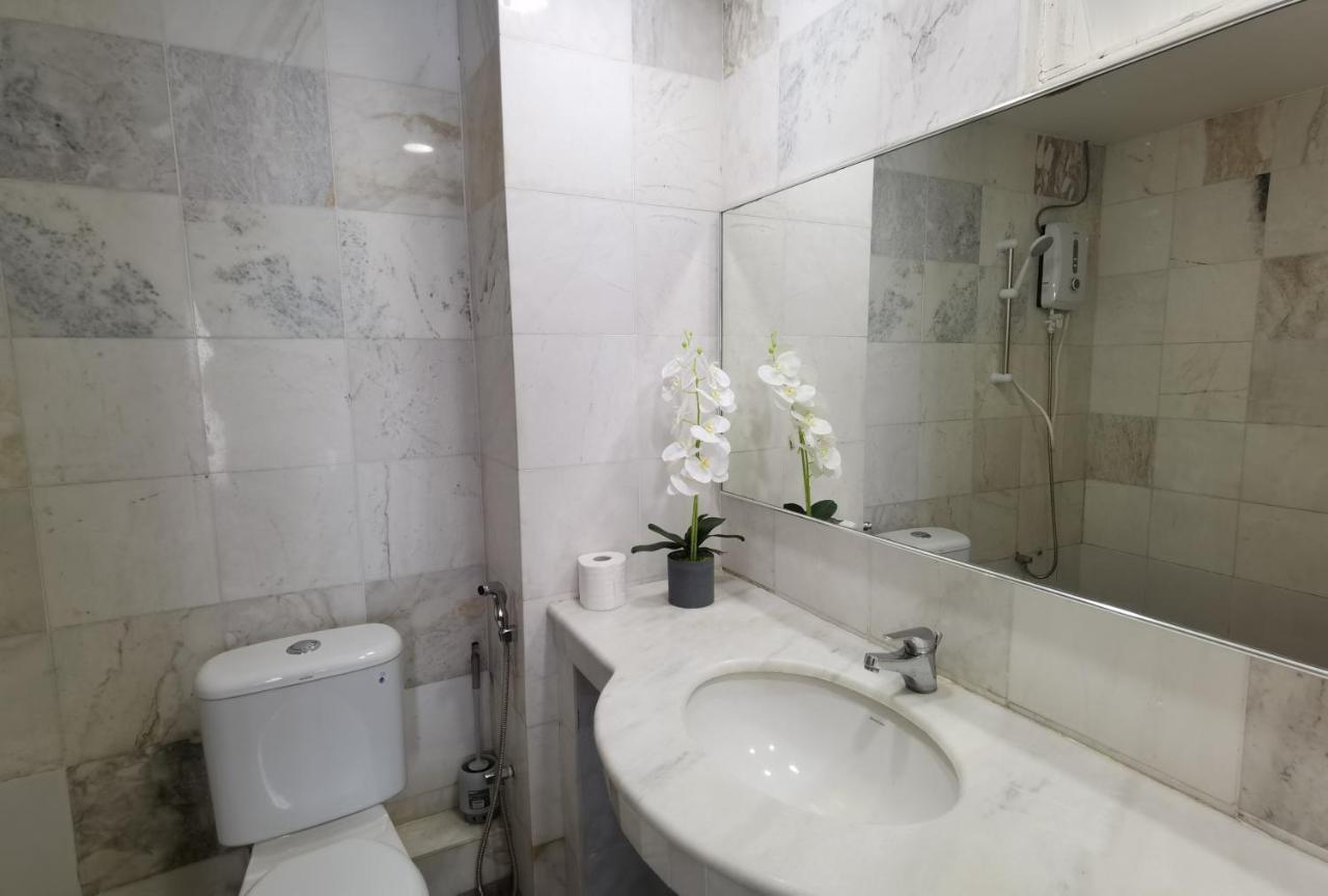 Lui Lui Comfy Condo In Great Location Kuah Extérieur photo