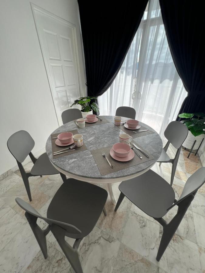 Lui Lui Comfy Condo In Great Location Kuah Extérieur photo